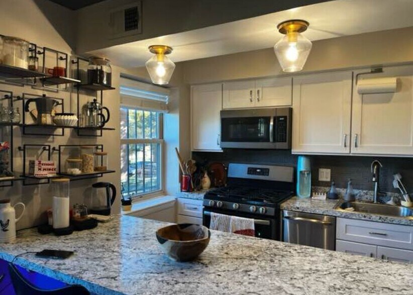 Building Photo - 2655 Birney Pl SE