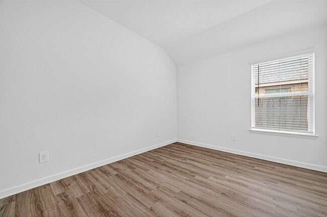 Building Photo - 5415 Tourmaline Wy