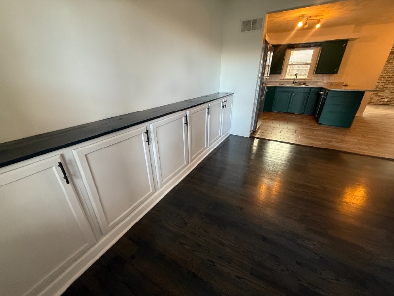 Building Photo - 127 Wesgaye St