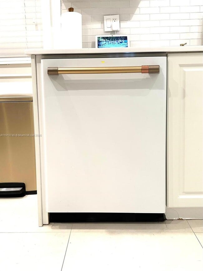 Building Photo - 10040 NW 9th St Cir