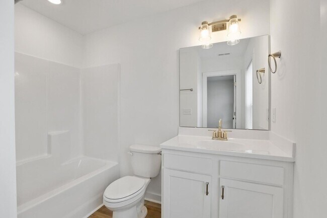 Building Photo - Large 3 story townhome near beach with com...