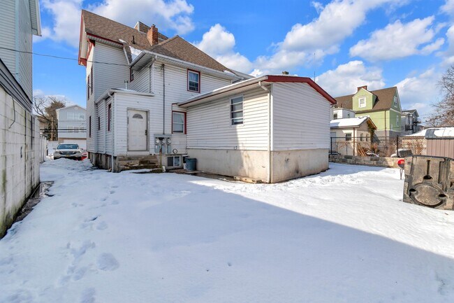 Building Photo - 181-183-183 N 6th St