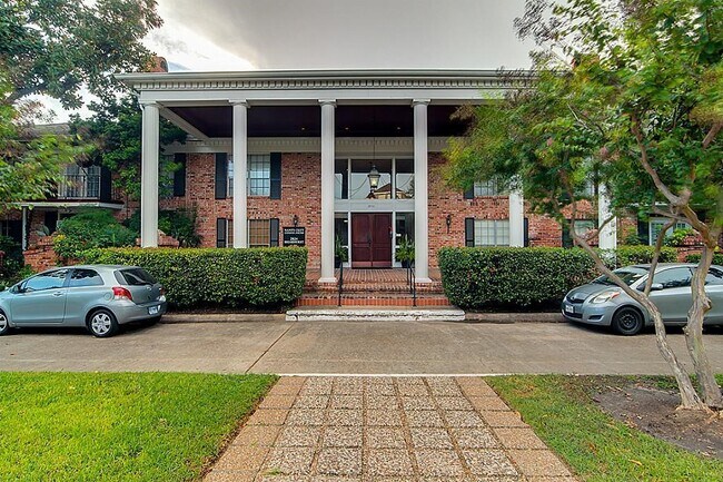 Primary Photo - 2822 Briarhurst Dr