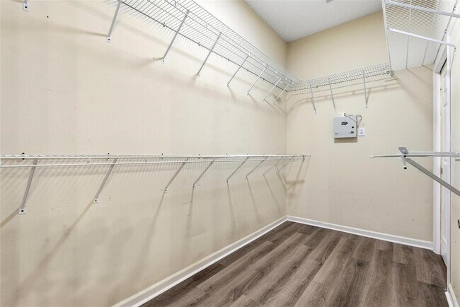 Building Photo - 7 Deerwood St