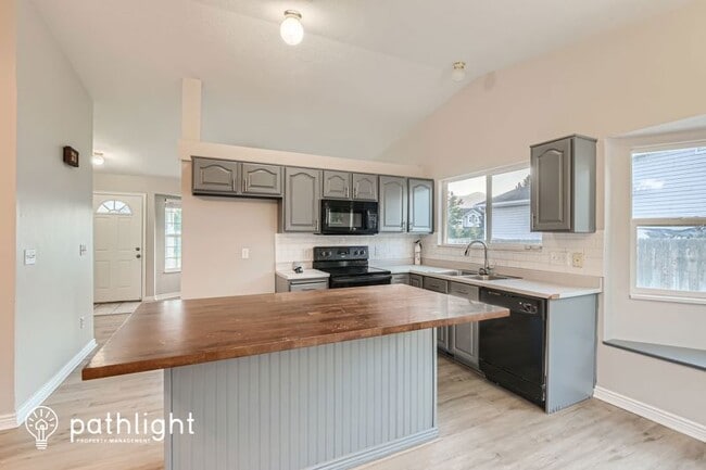 Building Photo - 846 E 900 N