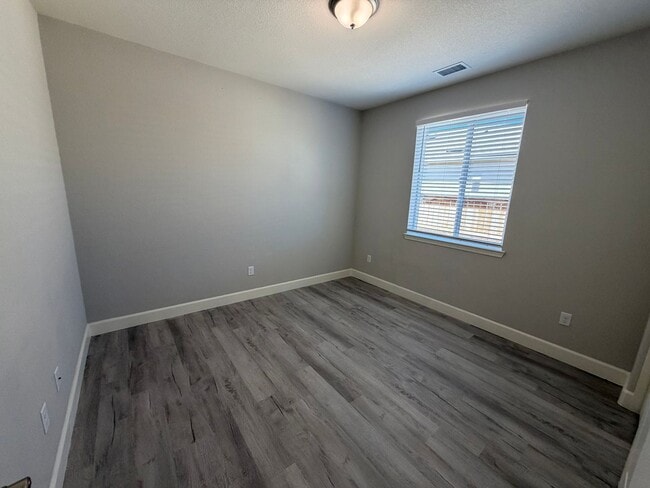 Building Photo - 3 bed/ 2 bath Reno home available in the Wild Stallion Estates