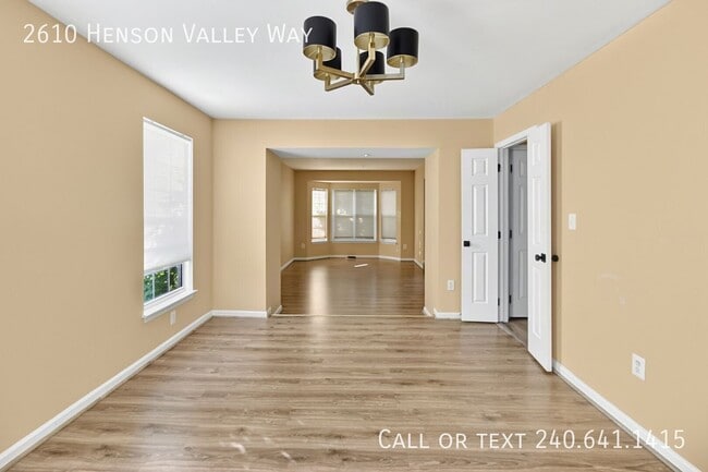 Building Photo - 2610 Henson Valley Way