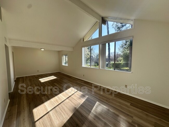 Building Photo - 10020 Larwin Ave