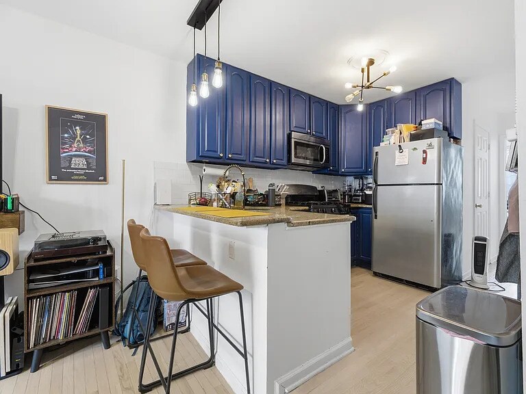 Building Photo - 162 Griffith St