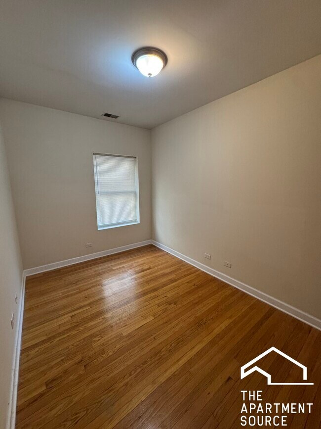Building Photo - 1336 W Estes Ave