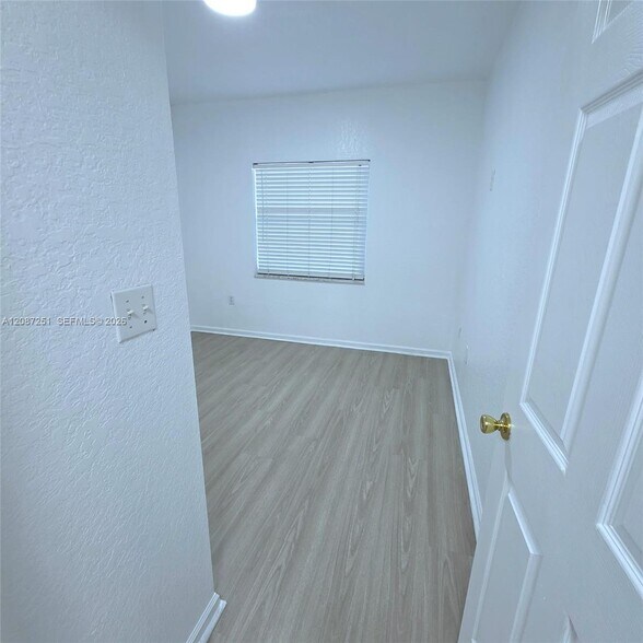 Building Photo - 2901 Riverside Dr
