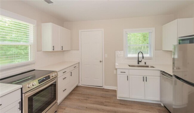 Building Photo - 525 Baker Cir NW