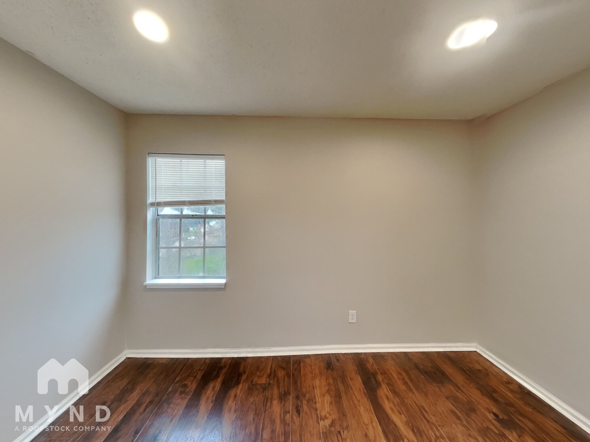 Building Photo - 611 Darlene Dr