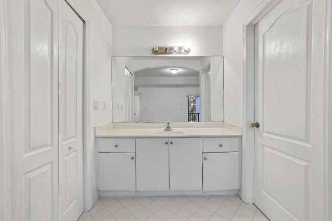 Building Photo - Cutler Bay Townhouse