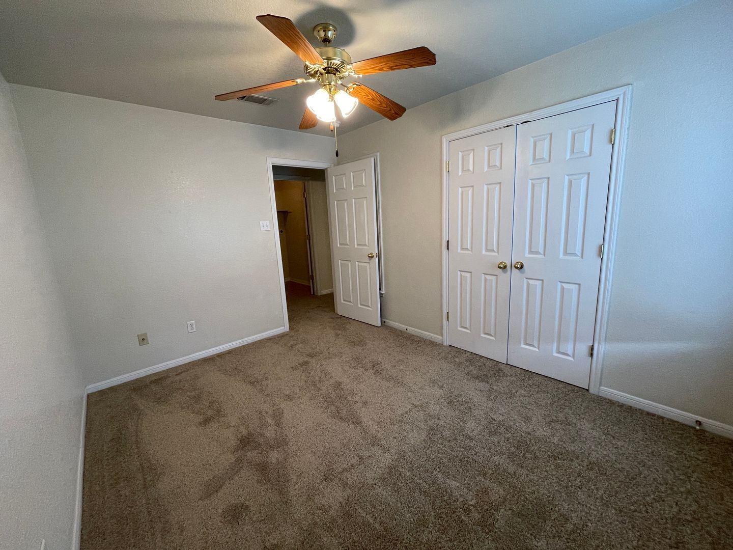 Building Photo - 1906 Charleston Ct