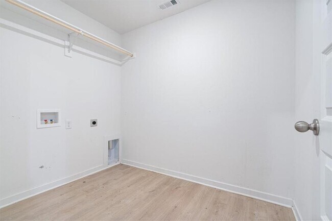 Building Photo - 1051 EMERALD St