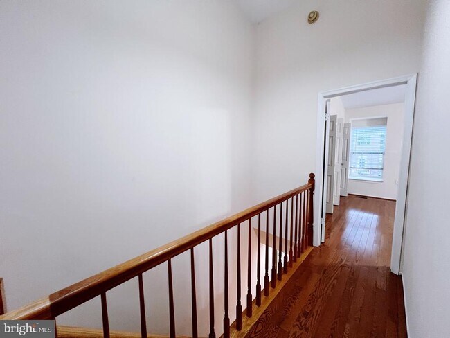 Building Photo - 6 Lazy Hollow Way