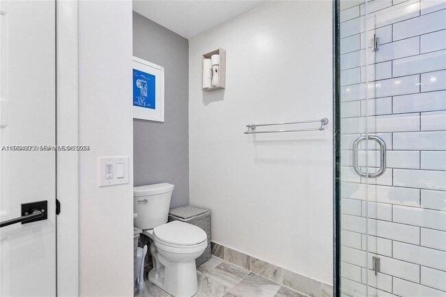 Building Photo - 1281 W Fairway Rd