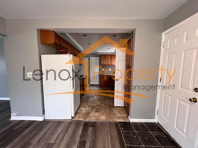 Building Photo - 3 Bedroom Home In Westland $300 off First Month Rent