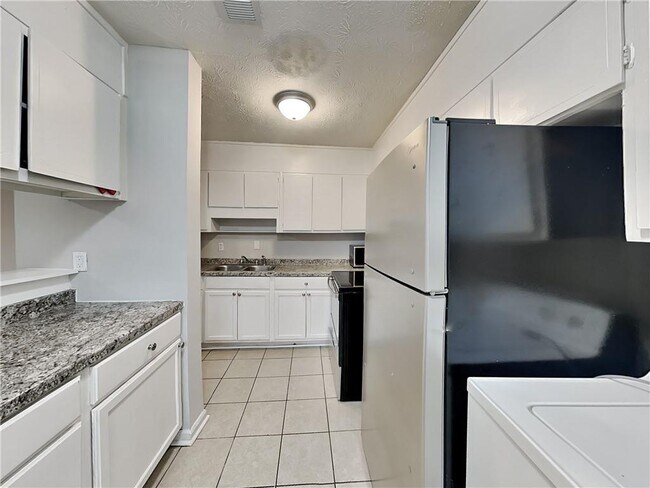 Building Photo - 1829 Whitehall Forest Ct SE