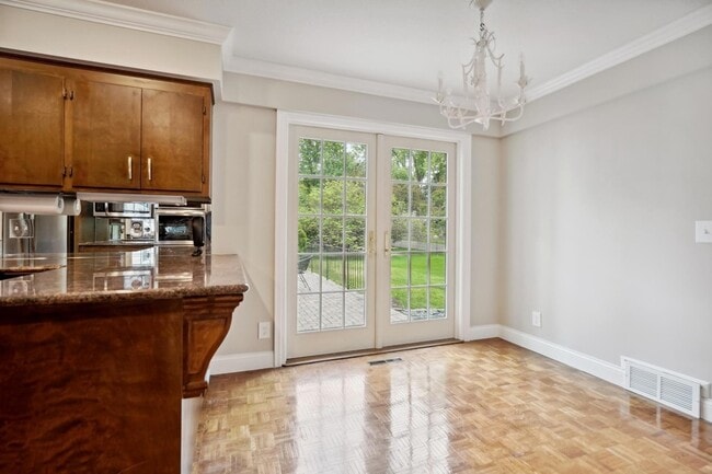 Building Photo - 5721 Londonderry Rd