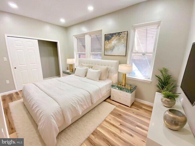 Building Photo - 1426 W Rockland St