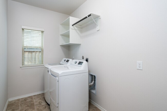 Building Photo - 15518 Lake Meridian Dr