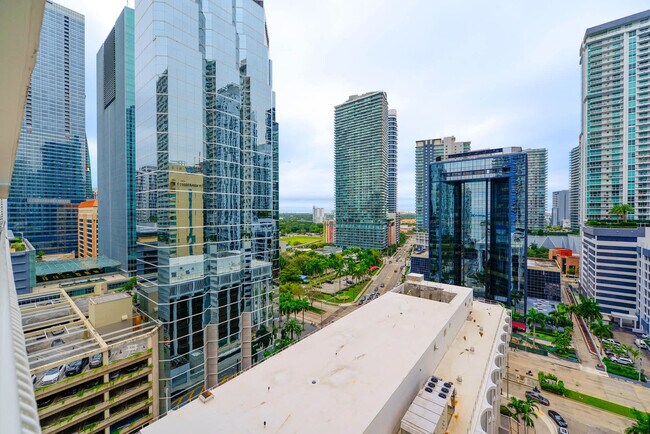 Building Photo - 1200 Brickell Bay Dr