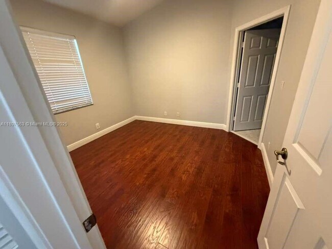 Building Photo - 1737 Carvelle Dr
