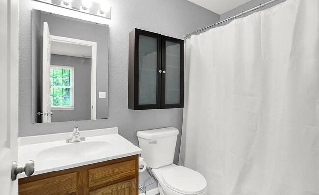 Building Photo - 4007 Knollwood Ave