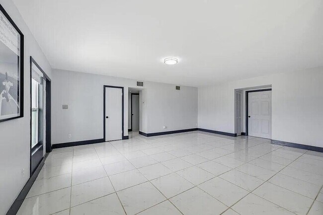 Building Photo - 102 SE El Sito Ct