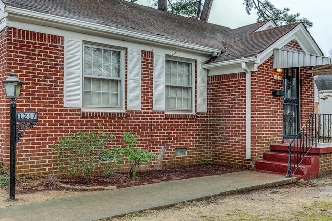 Building Photo - Newly renovated / Law enforcement discount