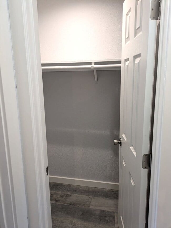 Building Photo - Great 1br 1ba in Vallejo with Patio Commun...