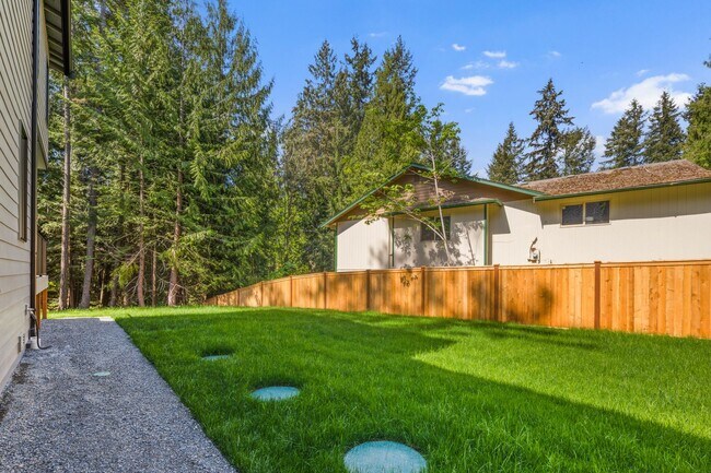 Building Photo - $2595 3 bedroom/2 1/2 bath Clearwood New Construction, Custom Chalet-style Home In Yelm.
