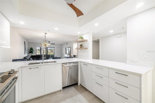 Building Photo - 16320 Kelly Cove Dr