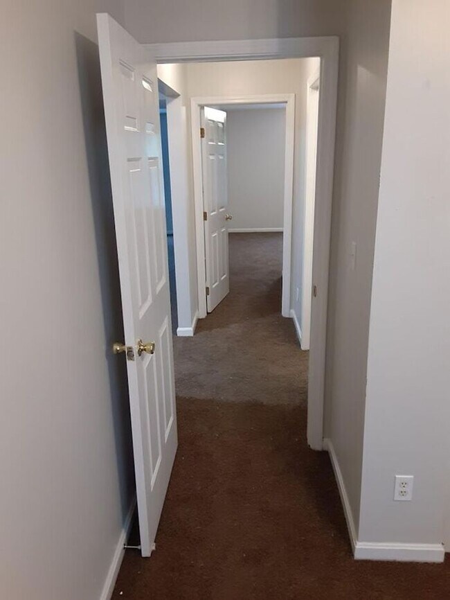 Building Photo - Gorgeous 2 Bedroom, 1 Bathroom Apartment at Millcreek Terrace