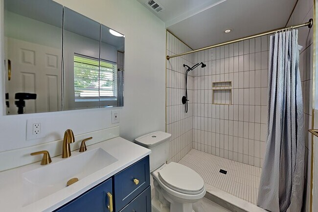 Building Photo - 11029 Watterson Dr