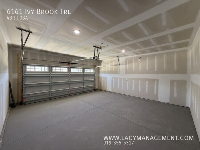 Building Photo - 6161 Ivy Brk Trl