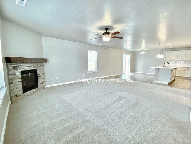 Building Photo - Beautiful Home in Quiet Neighborhood