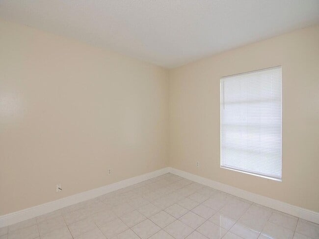 Building Photo - 650 SE Evergreen Terrace