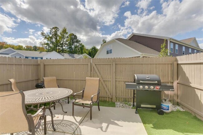 Building Photo - 2416 Trafton Pl