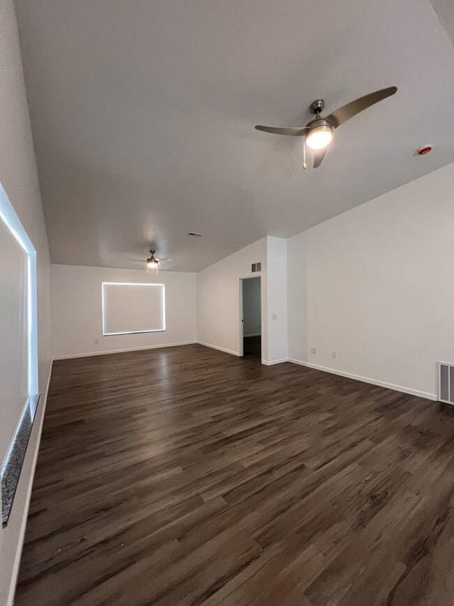 Building Photo - 209 Millersburg St