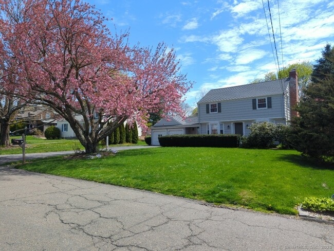 Primary Photo - 28 Deerfield Dr
