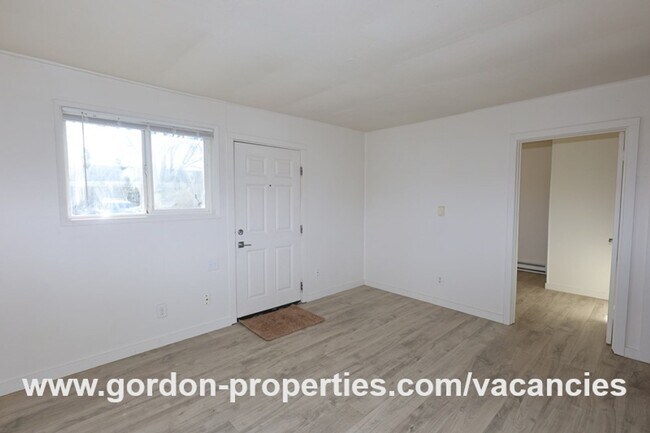 Building Photo - SE Arista Dr - Single level 1 bedroom apartment with den/office in the heart of Oak Grove