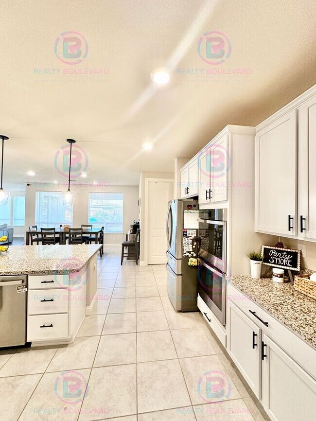 Building Photo - Welcome to your dream home, where modern elegance meets unparalleled convenience!