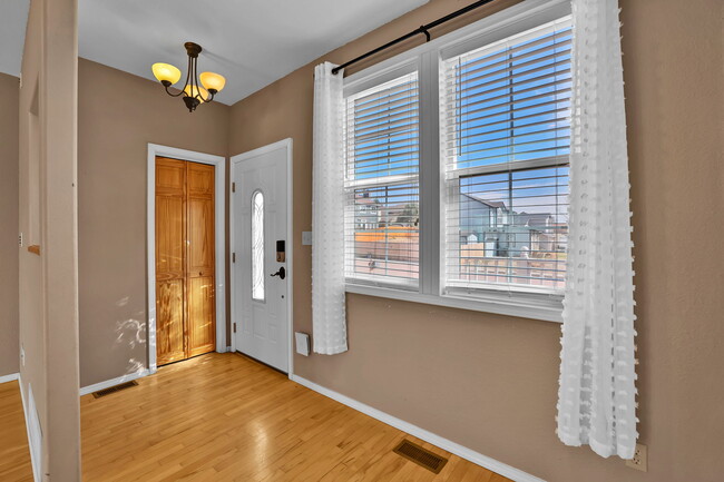 Building Photo - 6674 Chantilly Pl