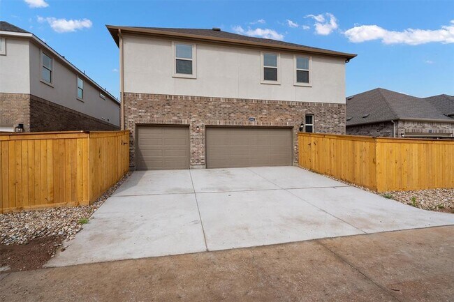 Building Photo - 2832 Stone Branch Dr