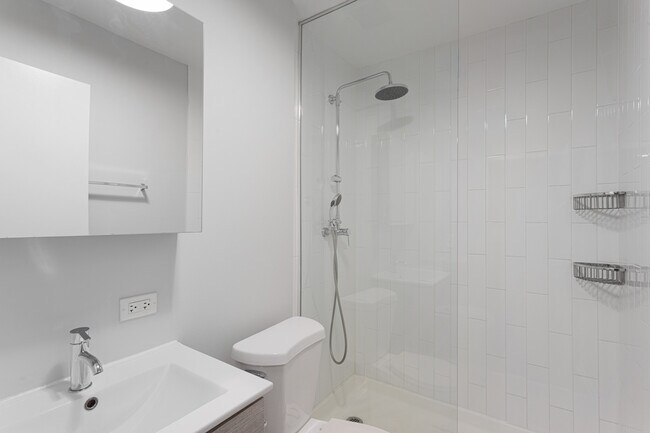 Building Photo - 5411 N Winthrop Ave