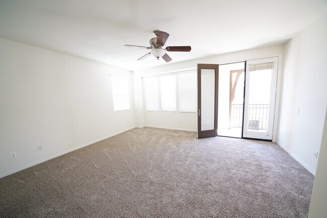 Building Photo - 28635 N Pietro Dr