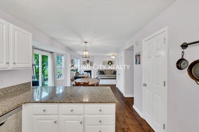 Building Photo - 1233 Twin Cir Dr